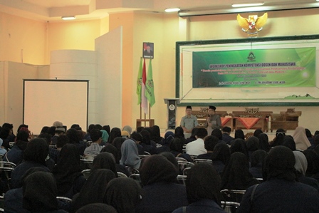 Workshop Peningkatan Kompetensi Dosen dan Mahasiswa  Peserta PPL 2 Labolatorium Fakultas Tarbiyah IAIN Madura Tahun Akademik 2019/2020